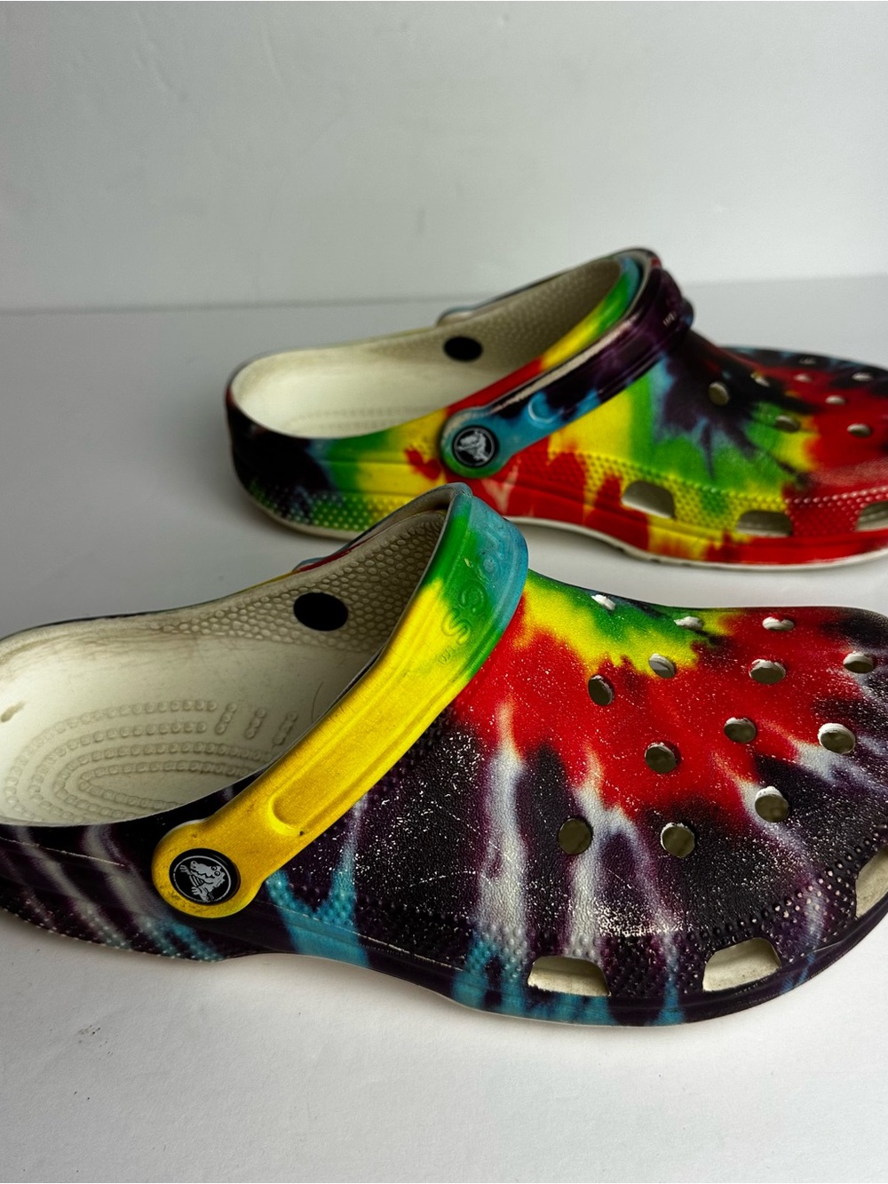 Crocs Tie Dye Clogs Women's Size 9 or Men's Size 7 Shoes Multicolor Waterproof - Picture 8 of 9